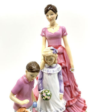 Royal Doulton Family Outing Figurine HN5789 - Ltd Ed 1000 *LAST ONE