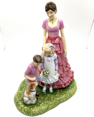 Royal Doulton Family Outing Figurine HN5789 - Ltd Ed 1000 *LAST ONE